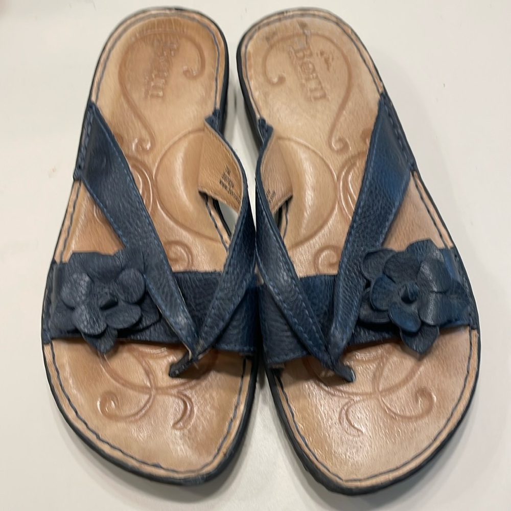 Born leather like new sandals